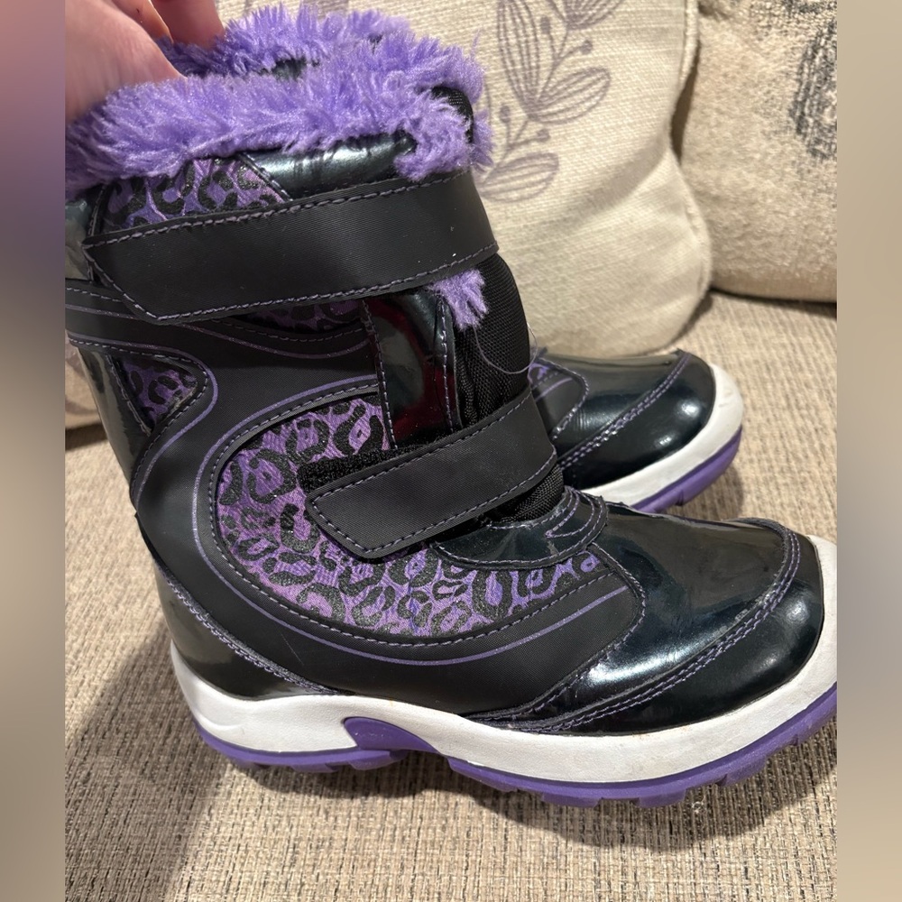 Girls size 13 snow boots